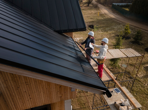 How Strategic Roof Replacement and Repairs Work Together to Extend Roof Lifespan